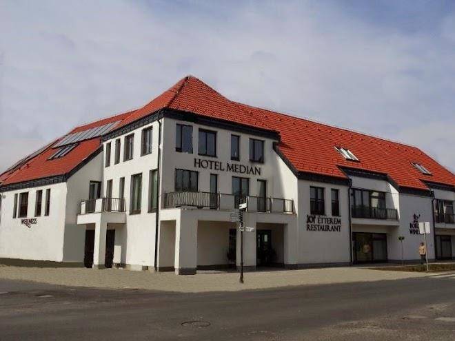 Median hotel