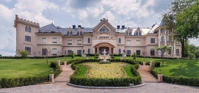 Borostyan med hotel