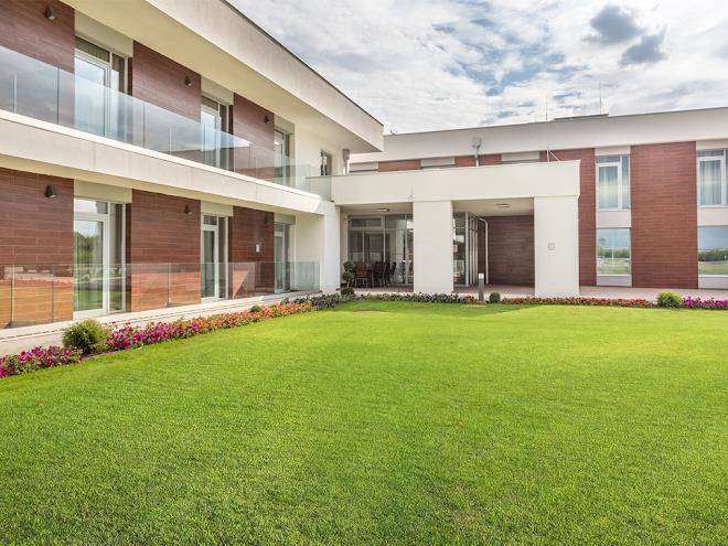 Outlet hotel polgar