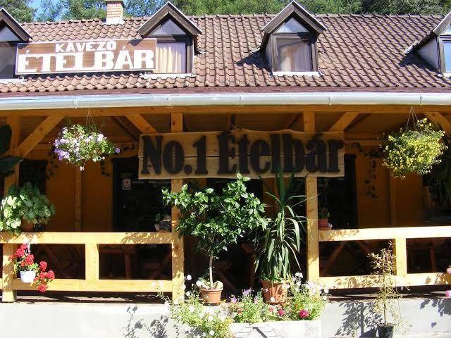 No 1 Hotel Es Vendeghaz Image