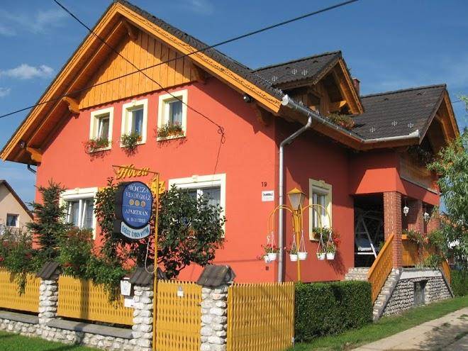 Hocza Vendeghaz Es Ronkhaz Szilvasvarad Image