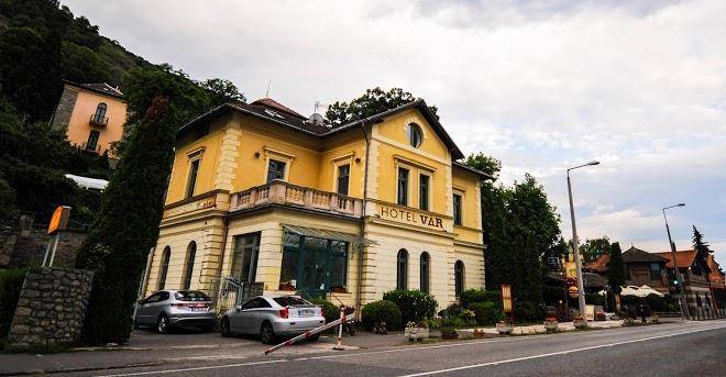 Var hotel kastelyszallo