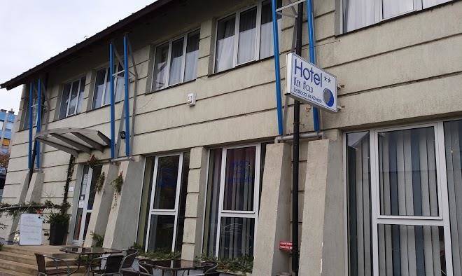 Blue moon hotel and cafe