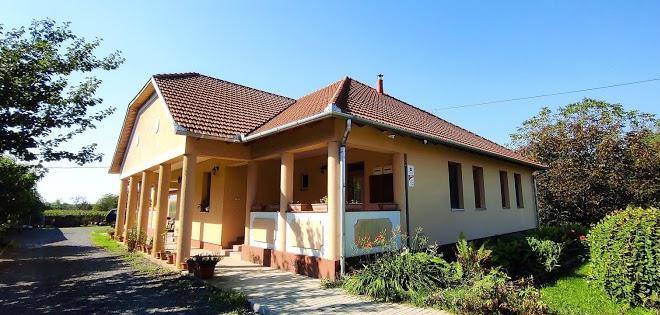 Kolcsey Kuria Vendeghaz Image