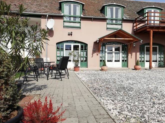 Hegyhat Izmeny Udulohaz Image