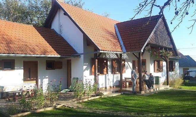 Vendegmarasztalo porta