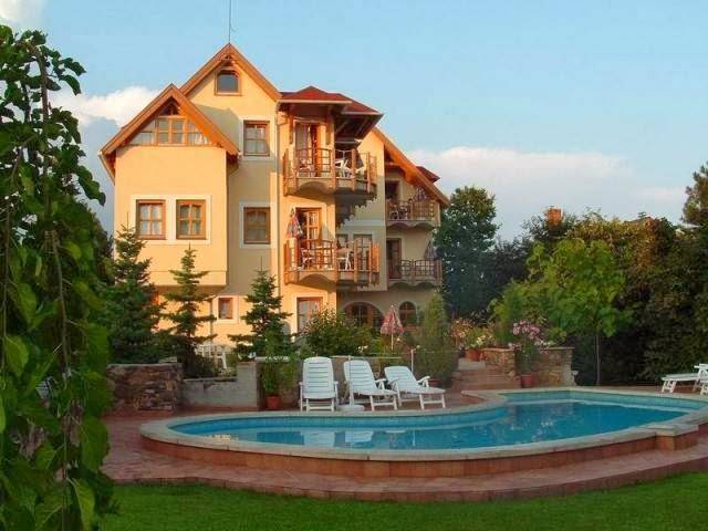 Kastely Udulohaz Image