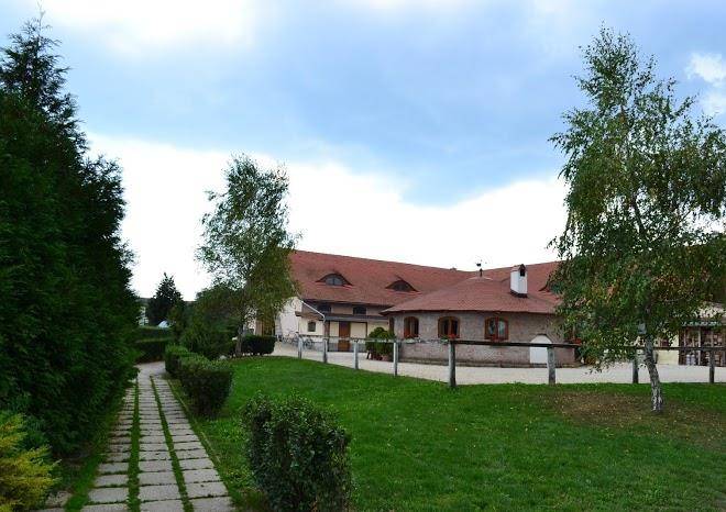 Tekeresvolgyi Csaladi Birtok Image