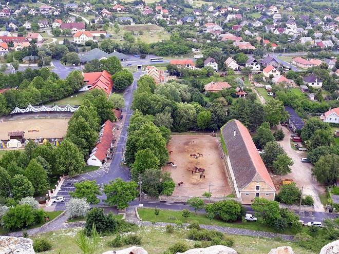 Capari Lovasiskola Image