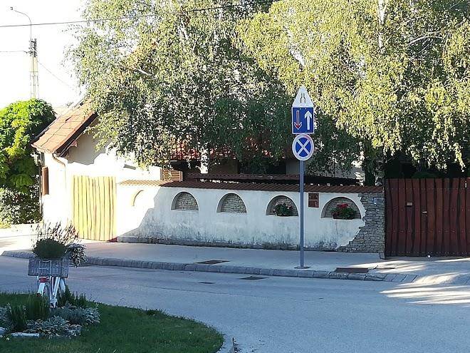 Voros Macska Vendeghaz Image