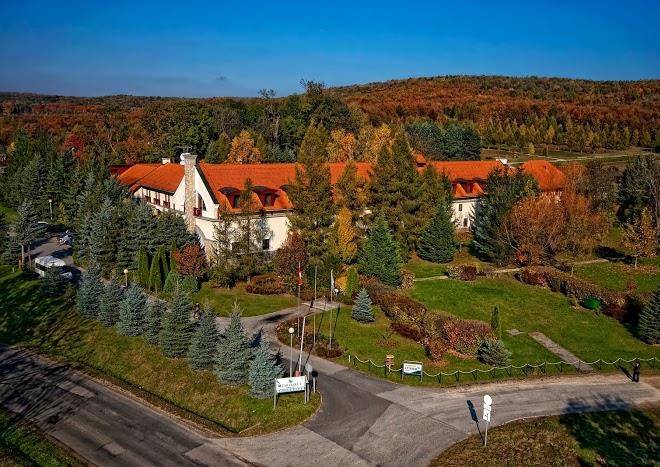 Hotel szarvaskut es kemences etterem