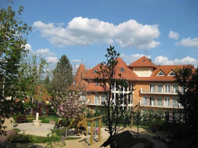 Hotel sante