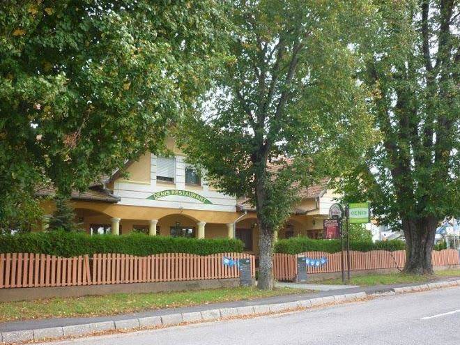 Denis Hotel Es Etterem Image