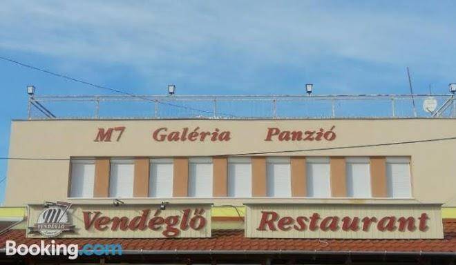 M7 galeria panzio