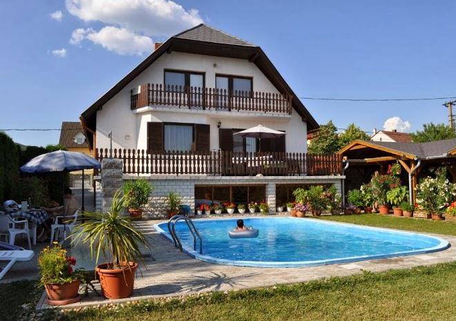 Cyrano pension