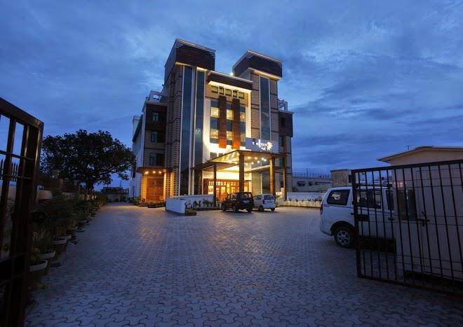 Hotel saffron leaf