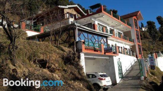 Hotel drive inn dhanaulti