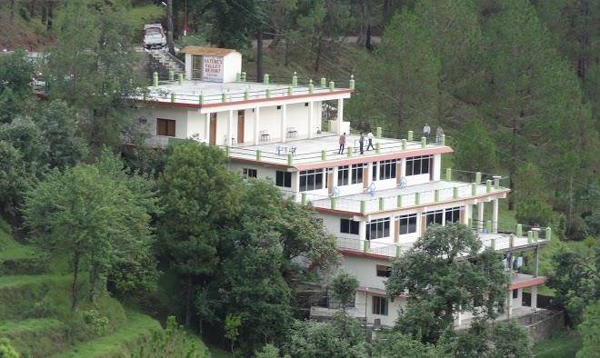 Kausani resorts