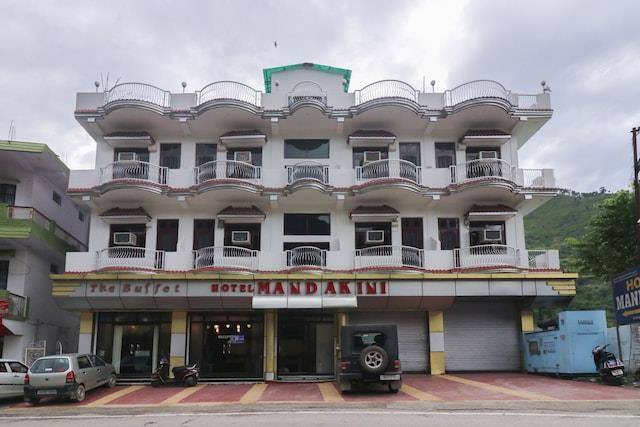Capital o 62718 hotel mandakini