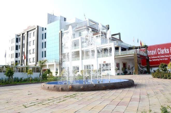 Vaishnavi clarks inn buxar