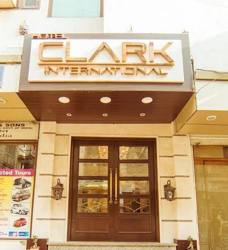 Hotel clark international