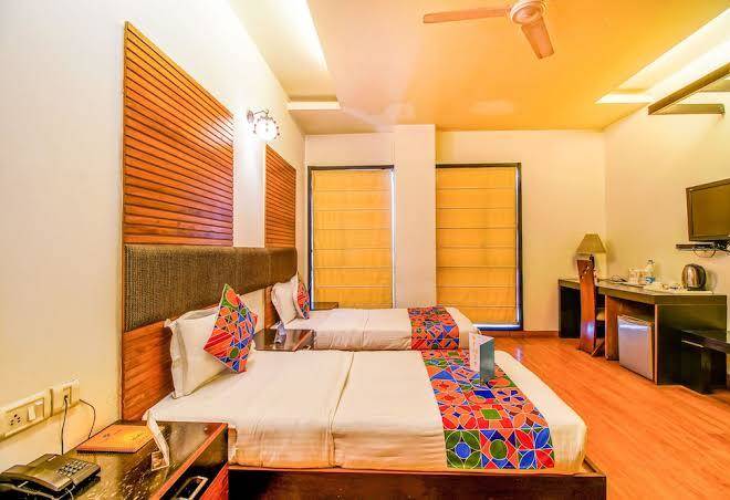 Fabhotel haris court