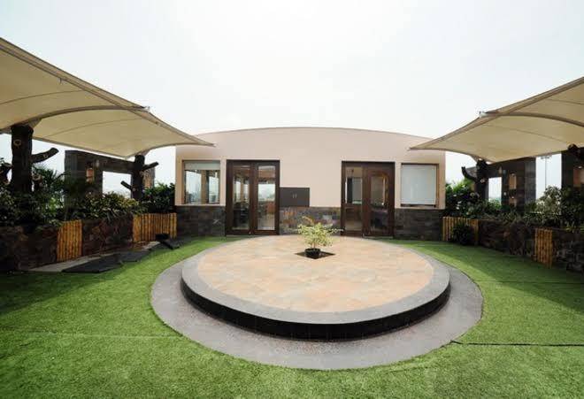 Hari's court inns & hotels
