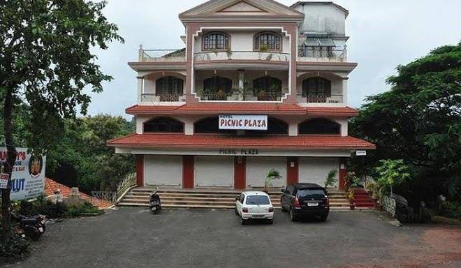 Hotel Picnic Plaza Image