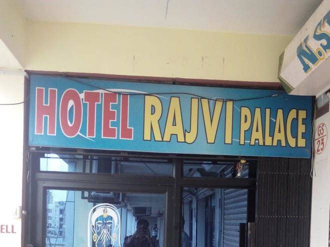 Hotel rajvi palace