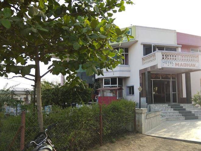 Hotel madhav palace