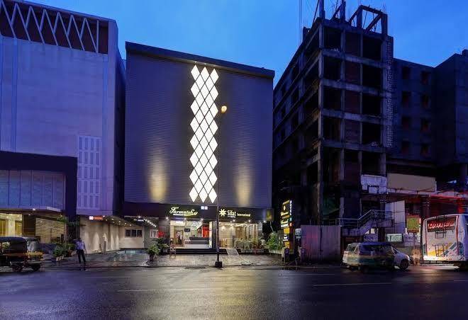 Hotel sifat international surat