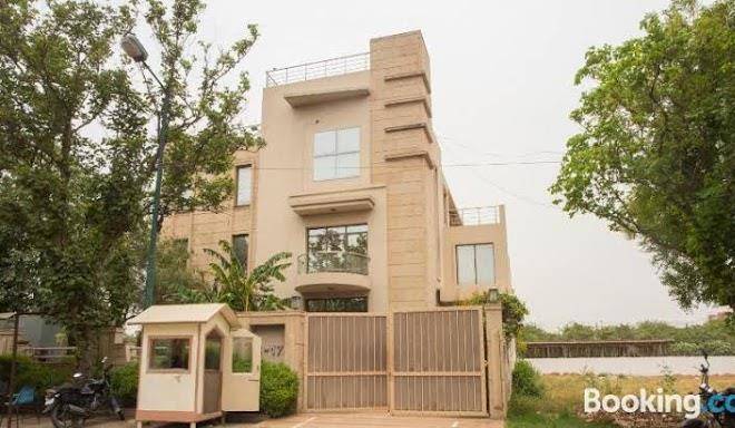 Siddharth plaza