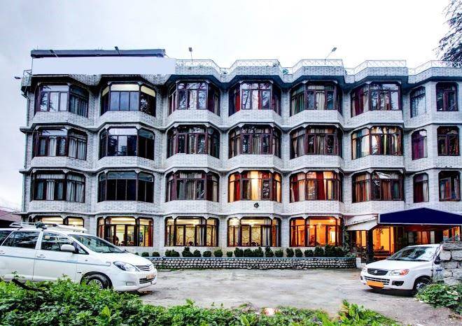 Mountain top hotel in manali