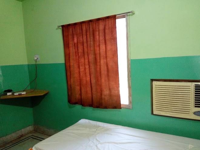 Shri Ram Hotel Image