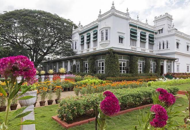 The green hotel