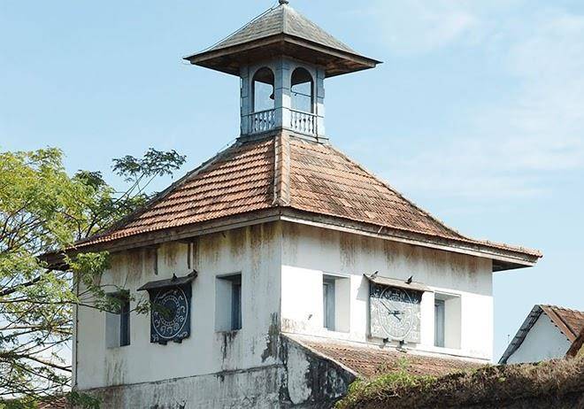 The oberoi vrinda luxury kerala cruiser