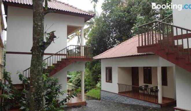 Hotel seasons thekkady