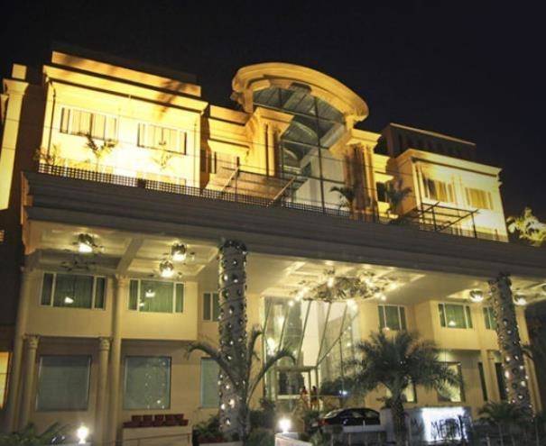Hotel mehfil inn