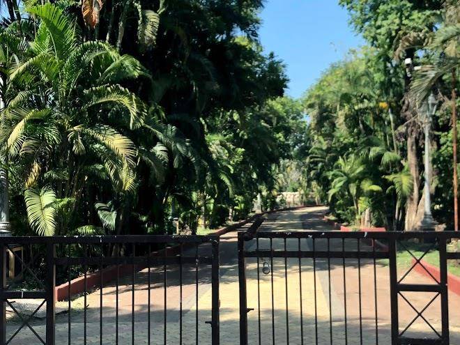 Tennis court river gate resort