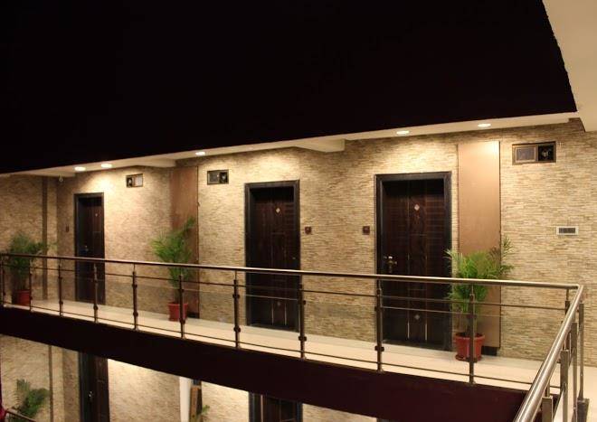 Hotel j's excellenccy