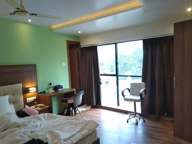 Byaris International Image