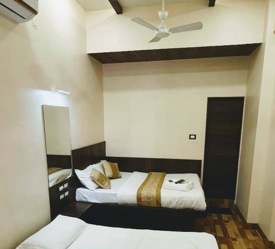 Hotel manhar dadar