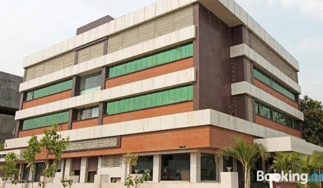 Hotel executive inn