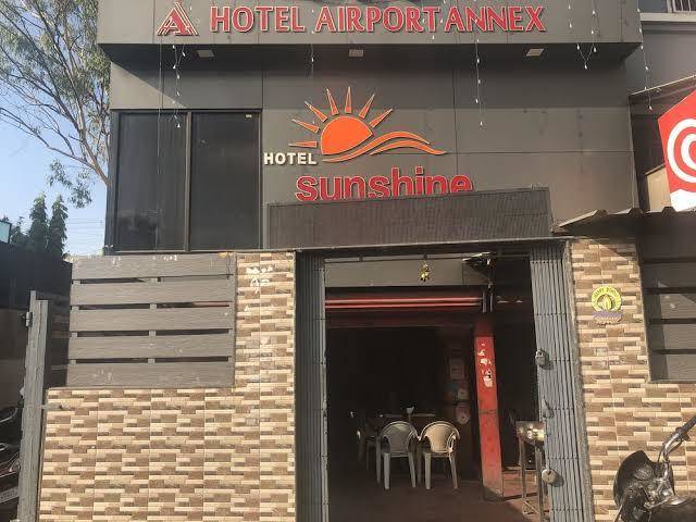 Hotel airport annex 10 mins from airport