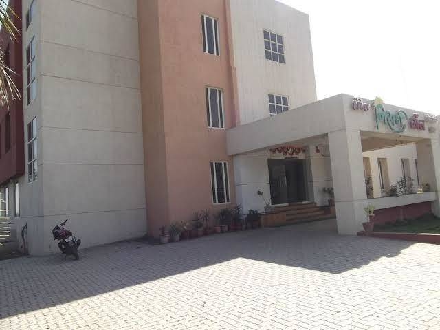Hotel nisarg lounge