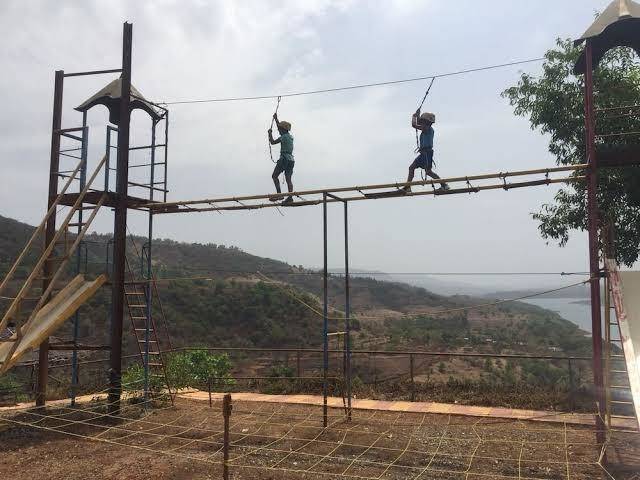 Adventure maval