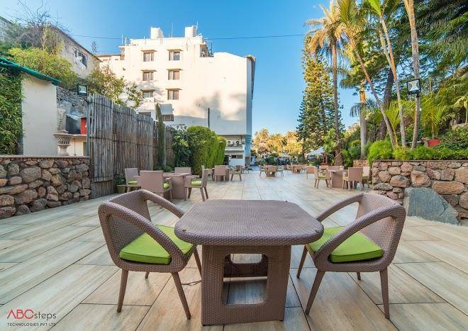 Hotel hillock