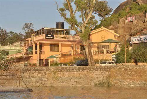 Hotel lake palace