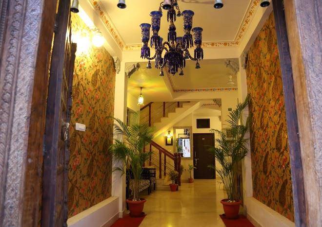Hotel lake paradise & restaurant