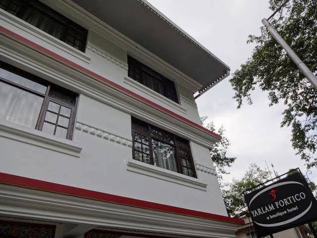 Yarlam Portico Image